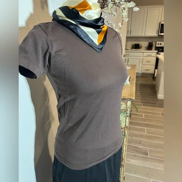 Women’s short sleeved shirt, size small/medium. - Picture 1 of 6